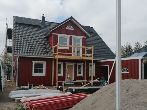 Schwedenhaus mit Frontterrasse im Bau